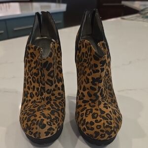 GUESS Leopard Pattern Ankle Booties Size 9